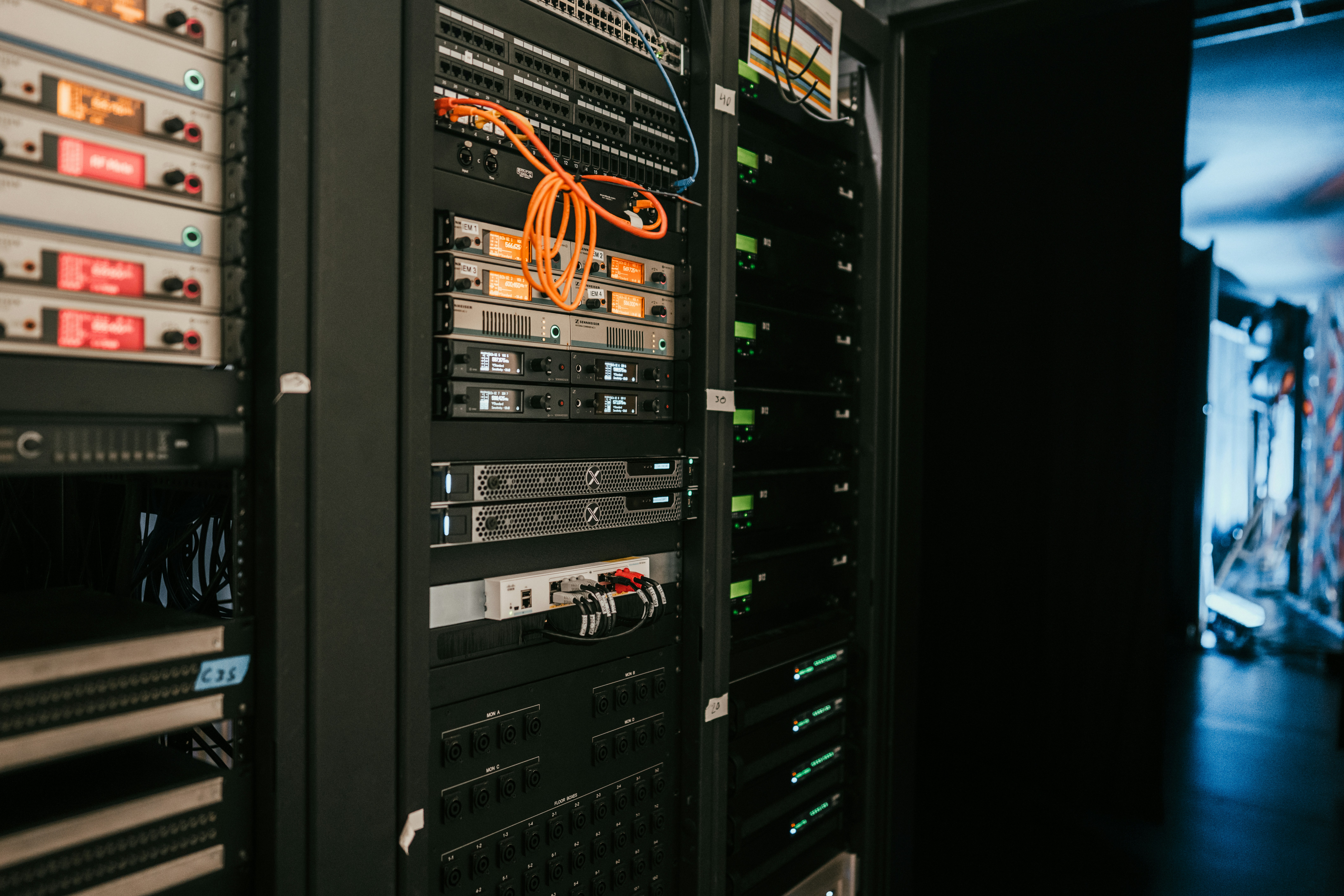 how to start a web hosting business from home